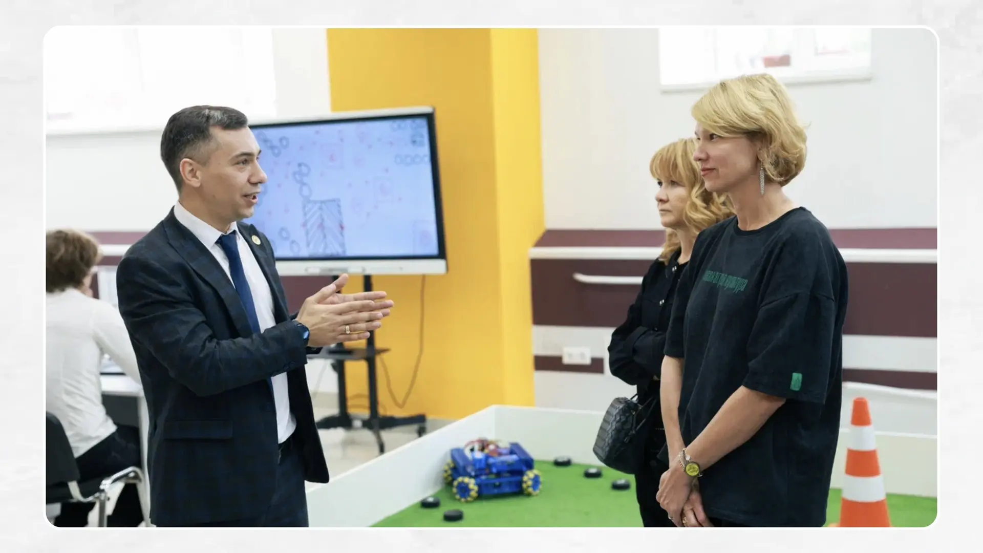 🎓 Оксана Лут ознакомилась с разработками Уральского ГАУ
