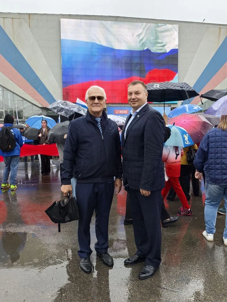 Общественная палата Иркутской области поздравляет с Днем России!

Пусть нашу страну ждут добрые пере