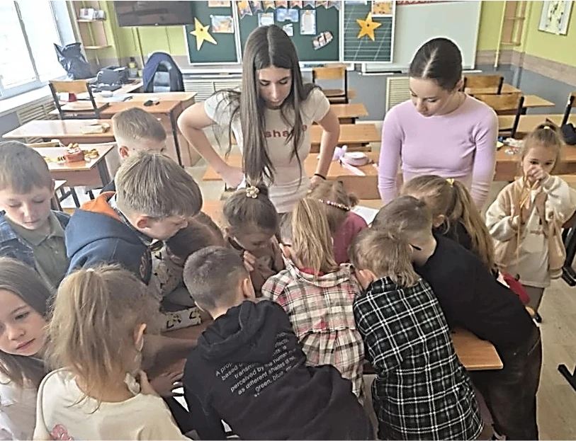 Педагогов, которые хотят выйти из своей привычной среды в среду инновационную и эвристическую, проек