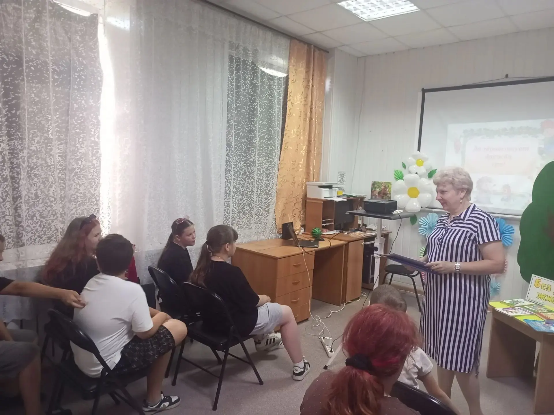 🤗Ладошки дружбы и мультяшные тайны!

📖  Раскрываем секреты дружбы! 
Наш день начался с визита в би