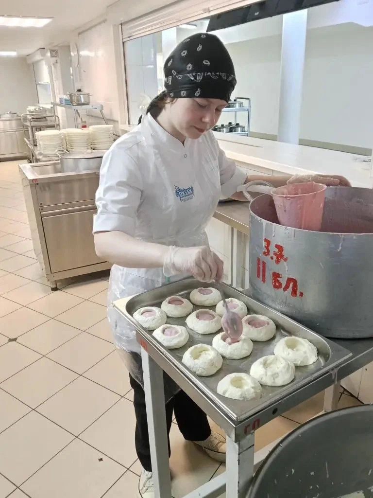 🎓🔥Не все студенты отдыхают на каникулах 

Когда все постят фото с пляжа и сторис «проснуться бы в 