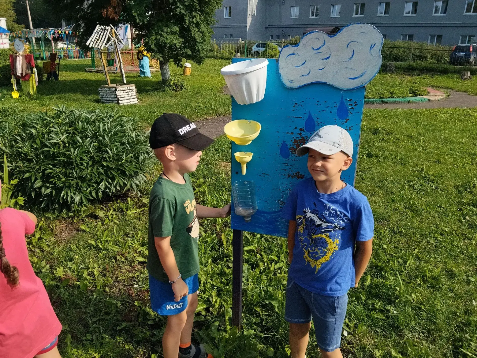 🌦️🌳 Наши юные исследователи активно познают природу!