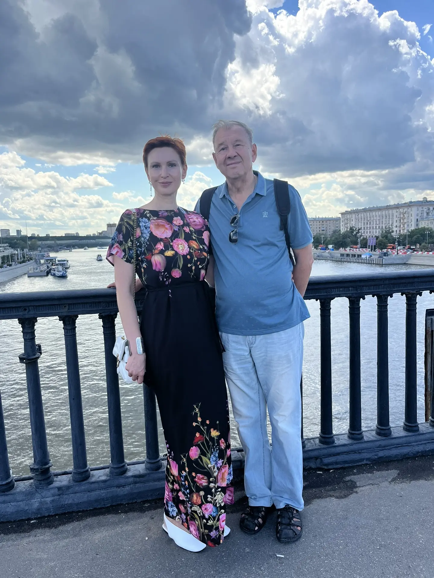 У каждой из нас своя история с папами, но одно неизменно папа - значимая фигура в жизни...
