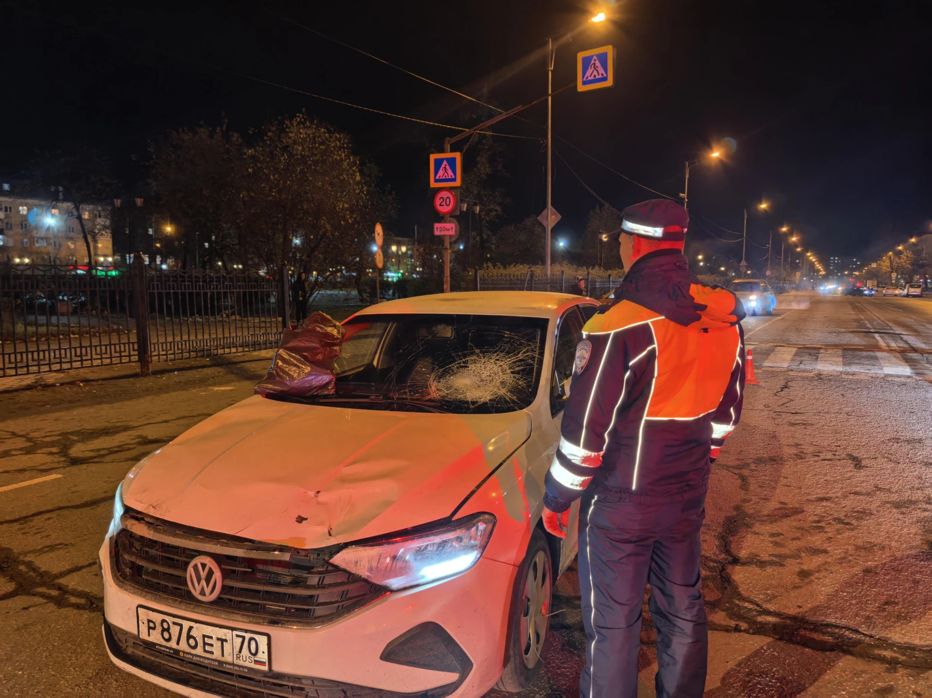 На зебре в Нижнем Тагиле сбили женщину с 8-летним ребёнком: авария произошла вечером 6 ...