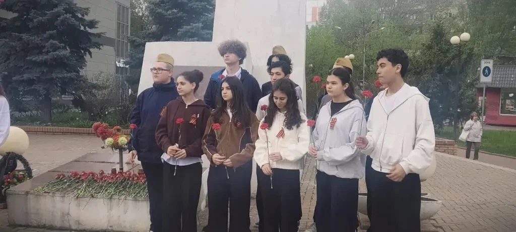 ✨Обучающиеся школы приняли участи в акции    "Вахта Памяти" и митинге , который  проходит в рамках о