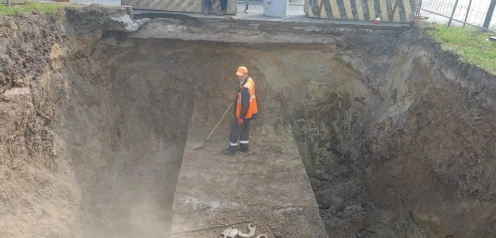 ❌ В центре Железногорска на пересечении улиц Ленина и Димитрова «Гортеплосеть» проводит...