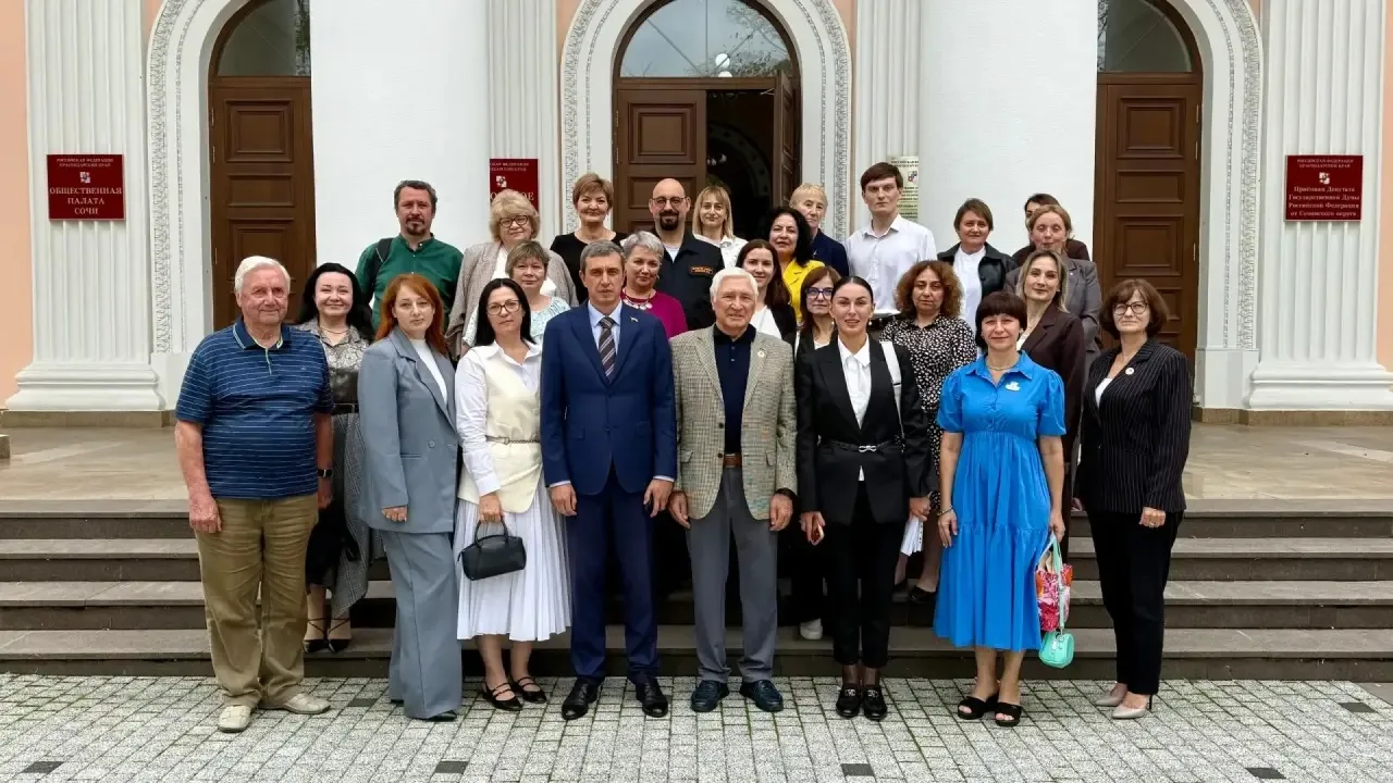 📆Сегодня наши учителя  истории приняли участие в важной встрече в Городском Собрании С...