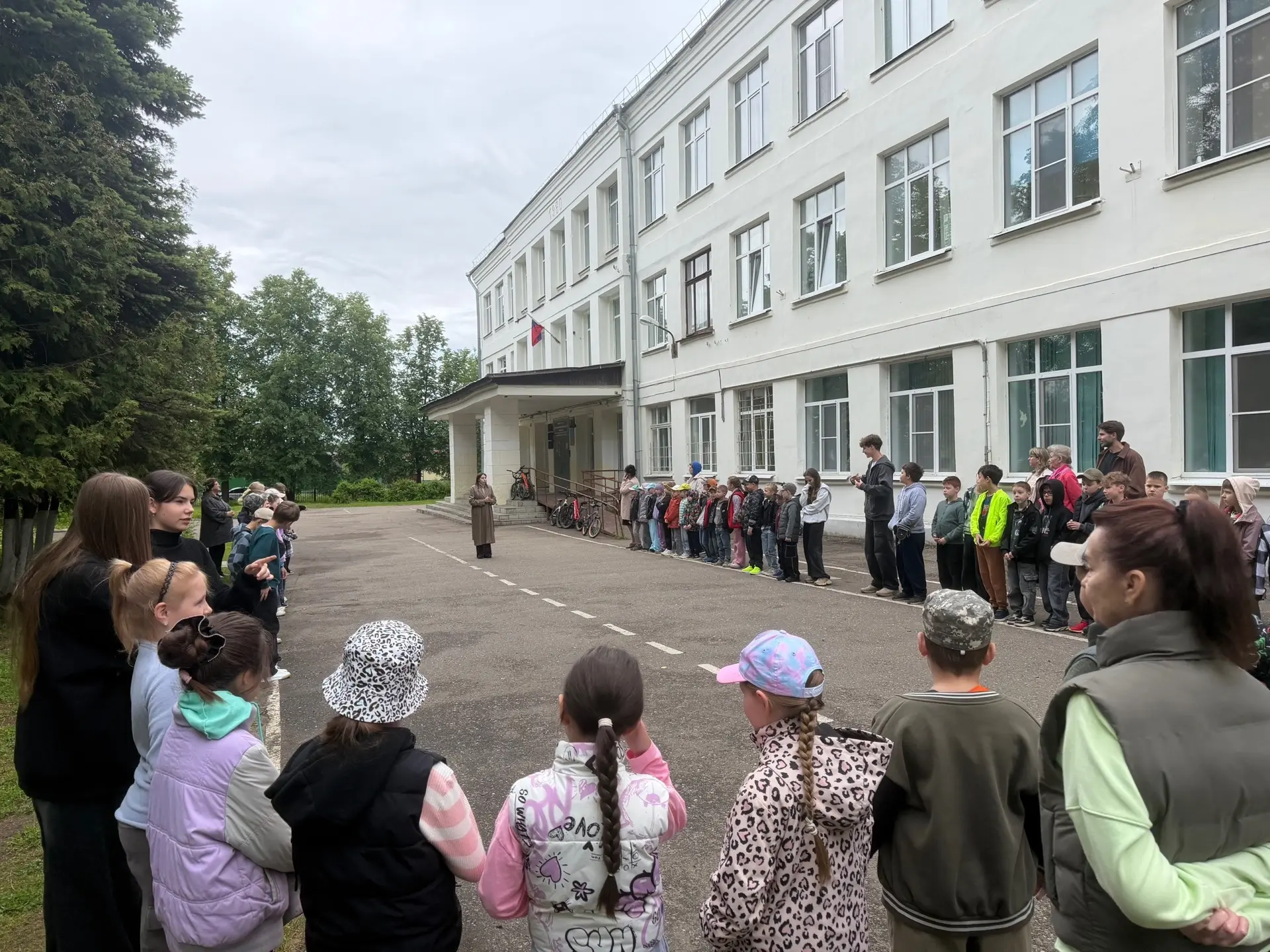 Как прошёл первый день в пришкольном лагере.