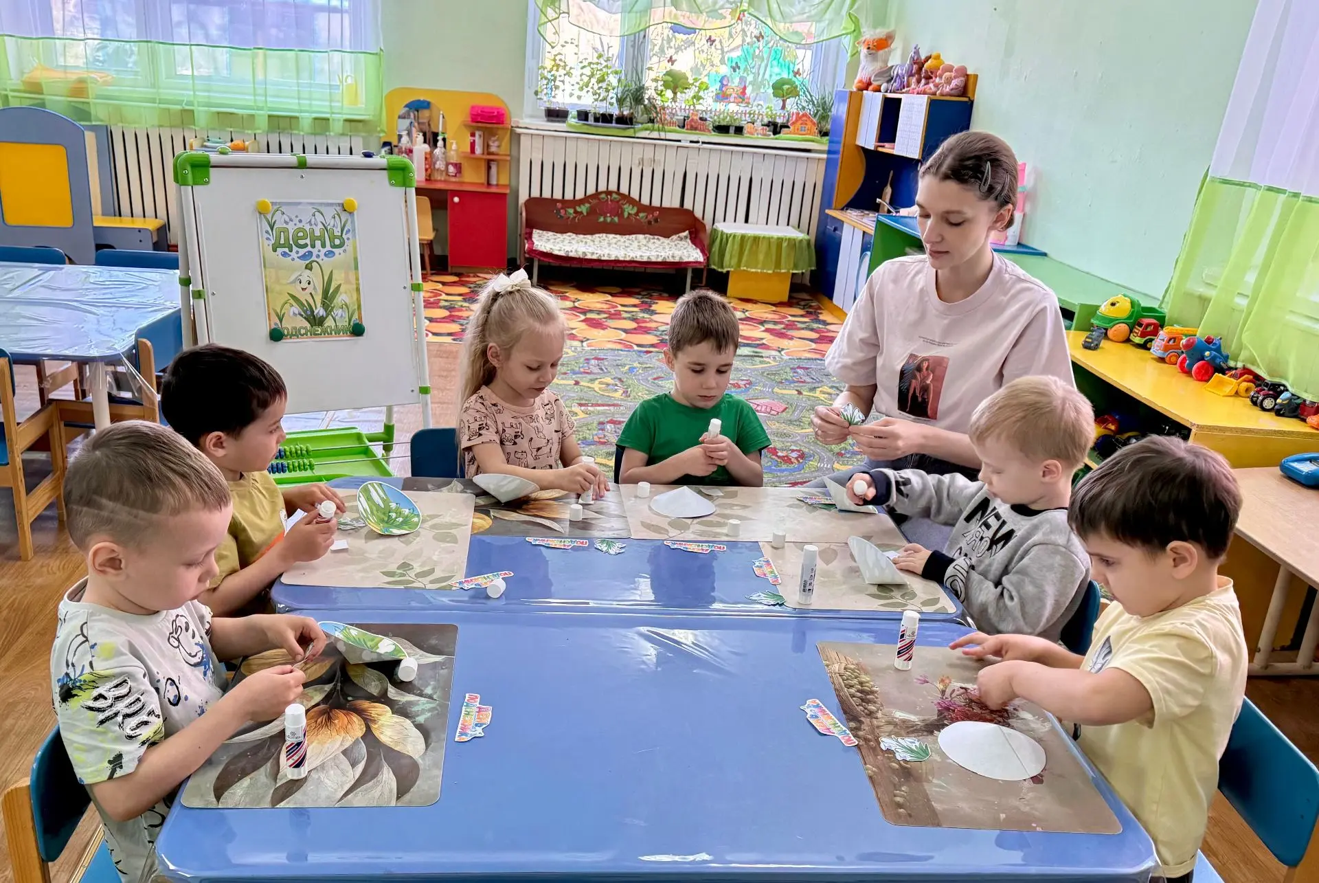 В средней группе «Звездочки» прошел творческий день, посвященный весеннему празднику – ...