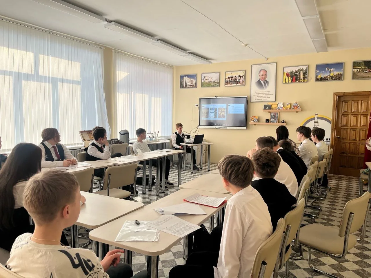 Заголовок: Наука начинается с маленьких шагов! 🚀