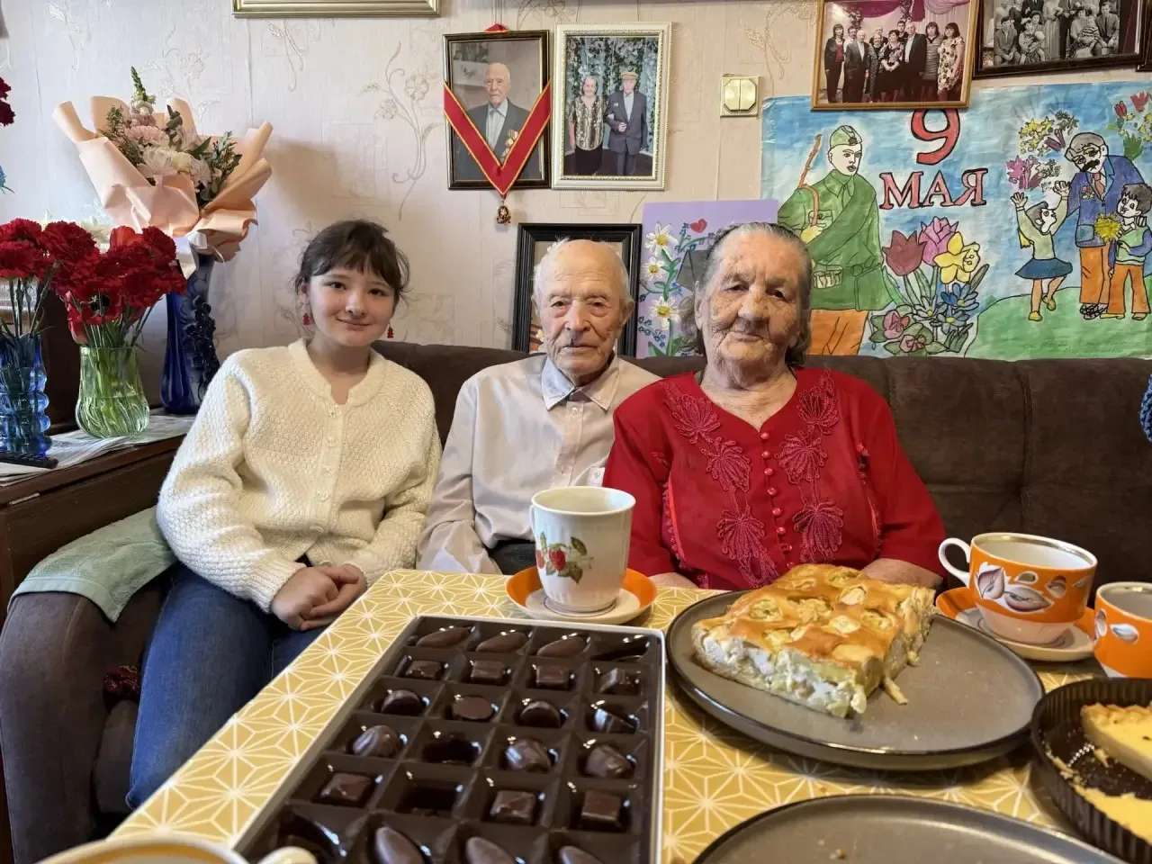 Сегодня, в День Победы, ученица 5в класса, Биккулова Милена, посетила с поздравлениями ...