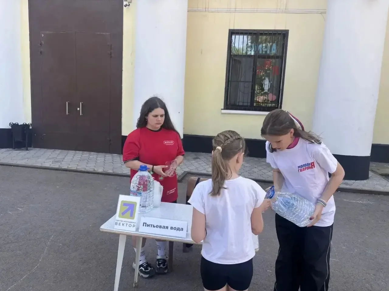 Жара? Не беда, когда рядом есть помощь!

Аномальная жара в городе Донской не оставила равнодушными н