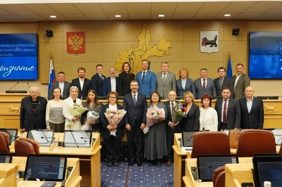 Накануне Дня Иркутской области в Законодательном собрании уже в пятнадцатый раз вручали...