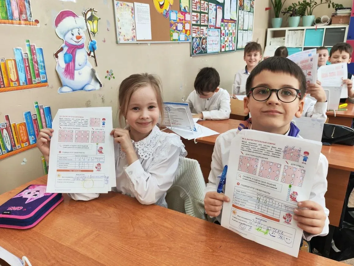 🎉 1М класс принял участие в VI Международной обучающей олимпиаде «Петерсон»! 🌟Наши первоклассники см
