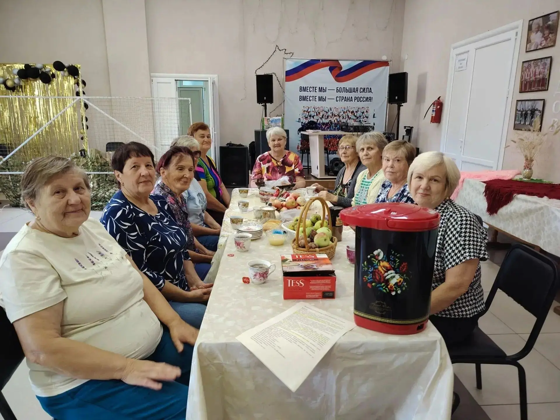 В Емуртлинском СДК прошли посиделки «Ждём в гости на Медовый, Яблочный да Ореховый Спас».