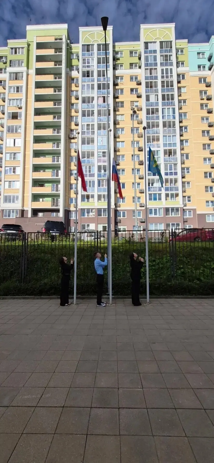 📢 Новая учебная неделя стартовала с торжественной линейки!