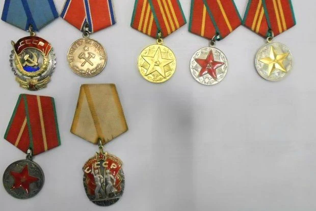 Челябинские таможенники не дали вывезти советские ордена и медали в Германию