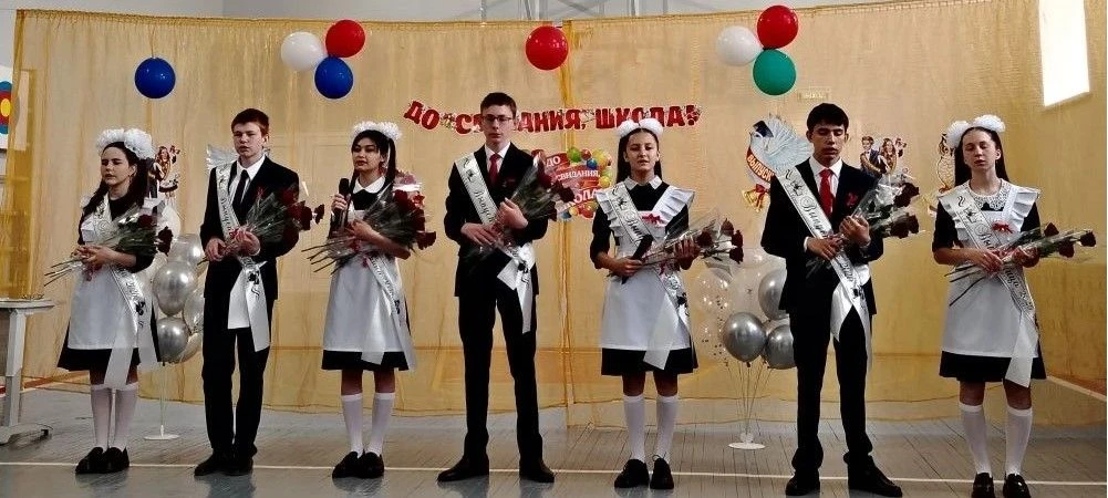 Кадерле чыгарылыш сыйныф укучылары! Хөрмәтле укытучылар һәм әти-әниләр!