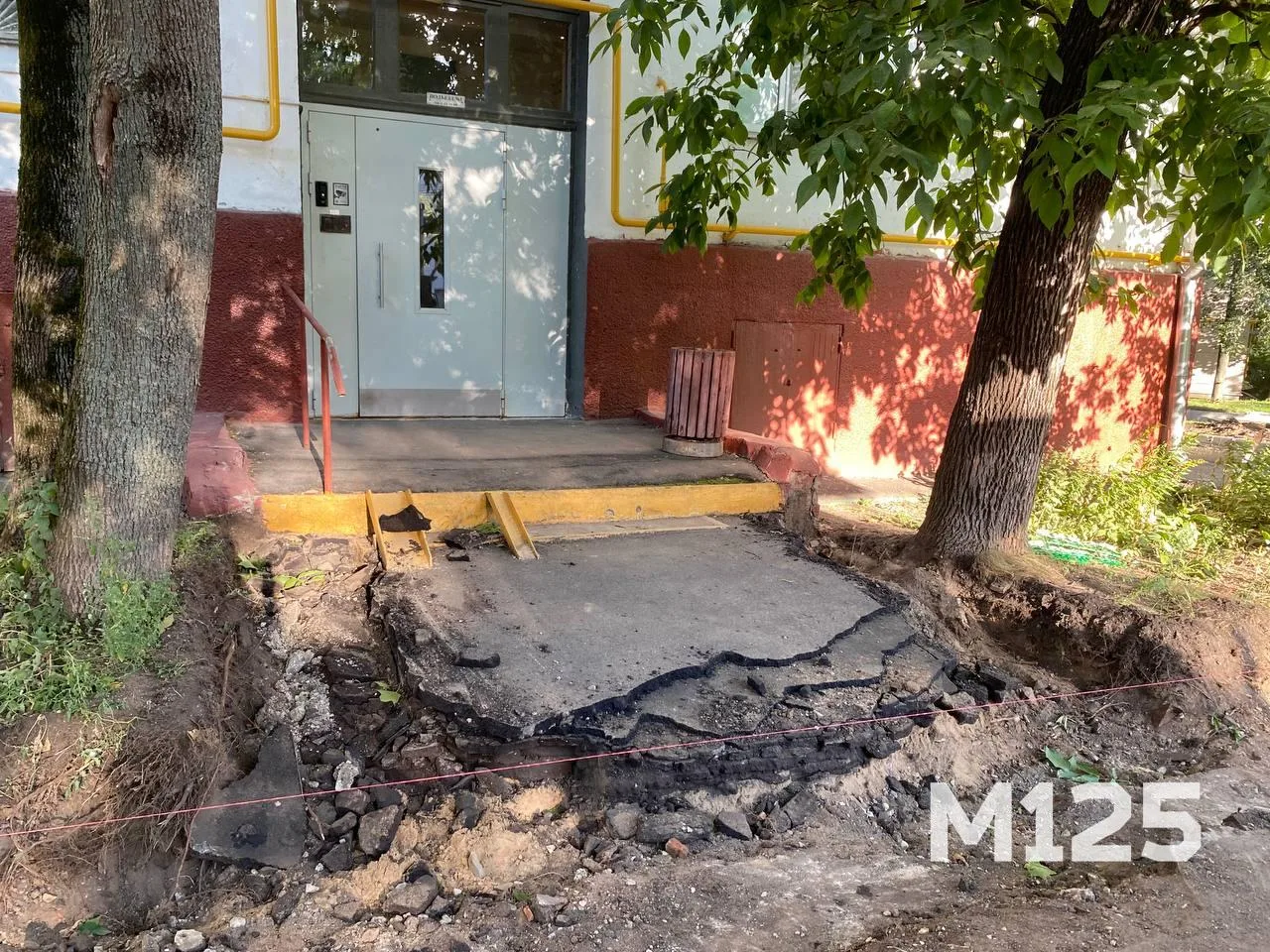 💬Жители пишут, что на Цандера, чтобы попасть домой, надо преодолеть полосу препятствий.