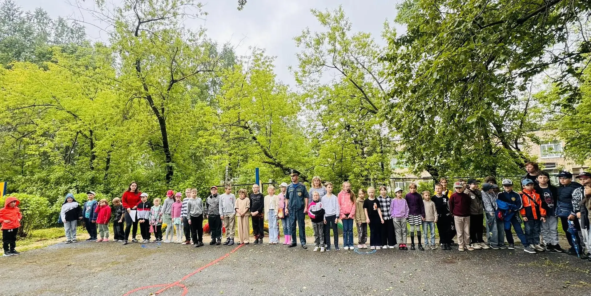 Сегодняшний день в лагере "Улыбка" начался с плановой тренировочной эвакуации при сраба...