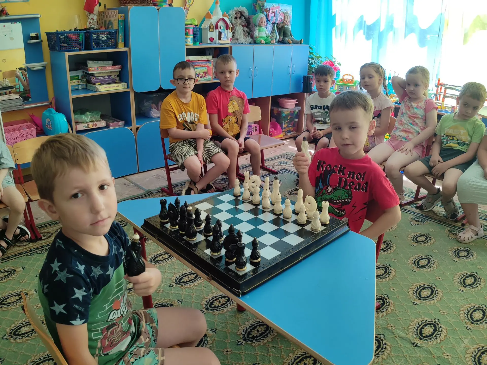 Вы любите играть в шахматы? Да, не все знают, как это делать. Но учиться этой интеллектуальной игре 