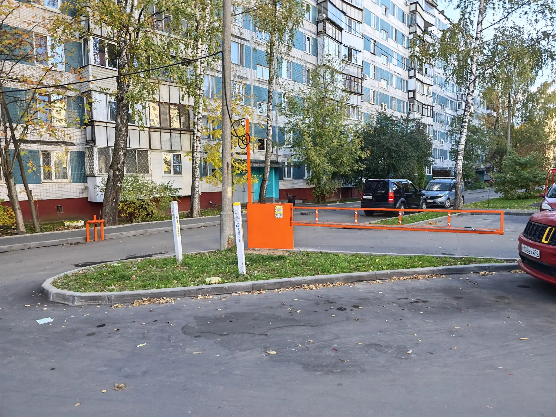 По какому праву жильцы дома по адресу   лихачевское шоссе д. 10 отгородили себе общую г...