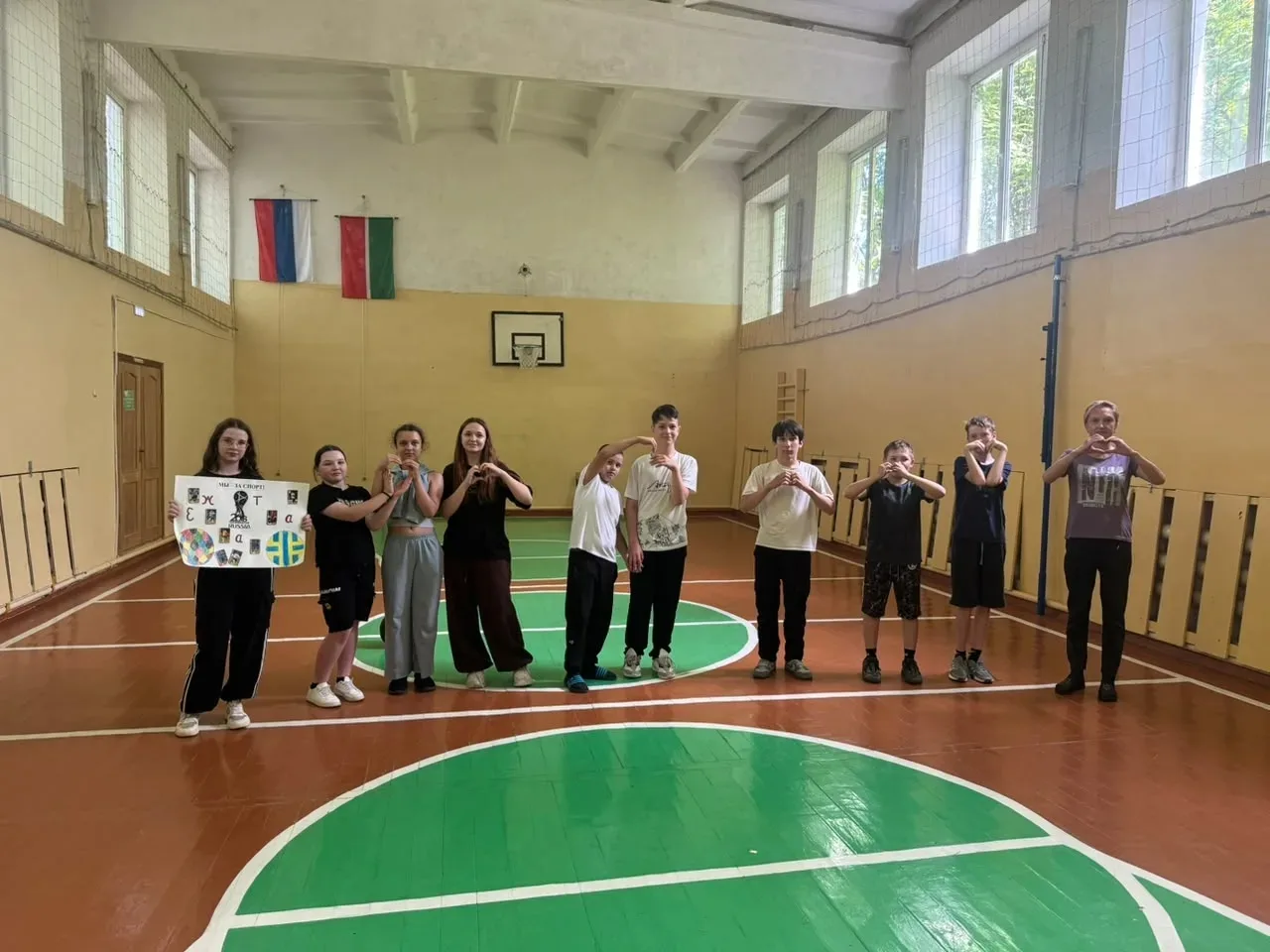 Сегодняшний день в пришкольном лагере  "Бригантина" был посвящен здоровому образу жизни. Мы провели 