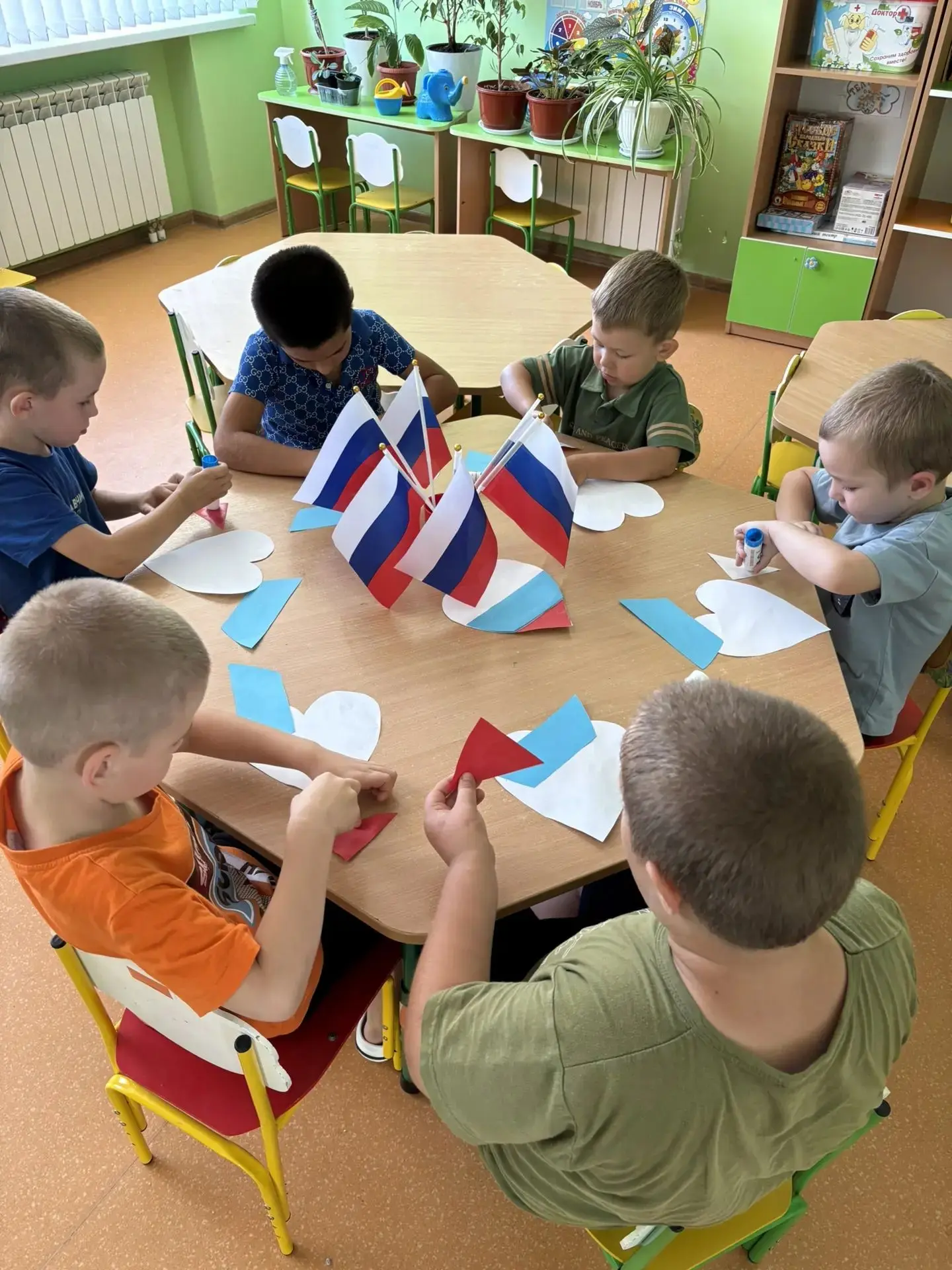 🇷🇺 День Государственного флага России в нашем детском саду: растим патриотов с малых ...