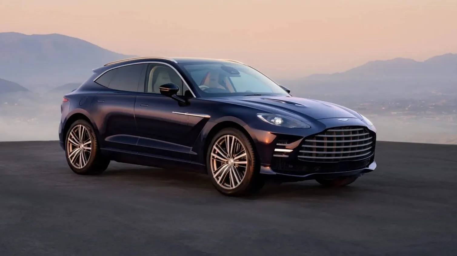 Aston Martin представила новый DBX GT
