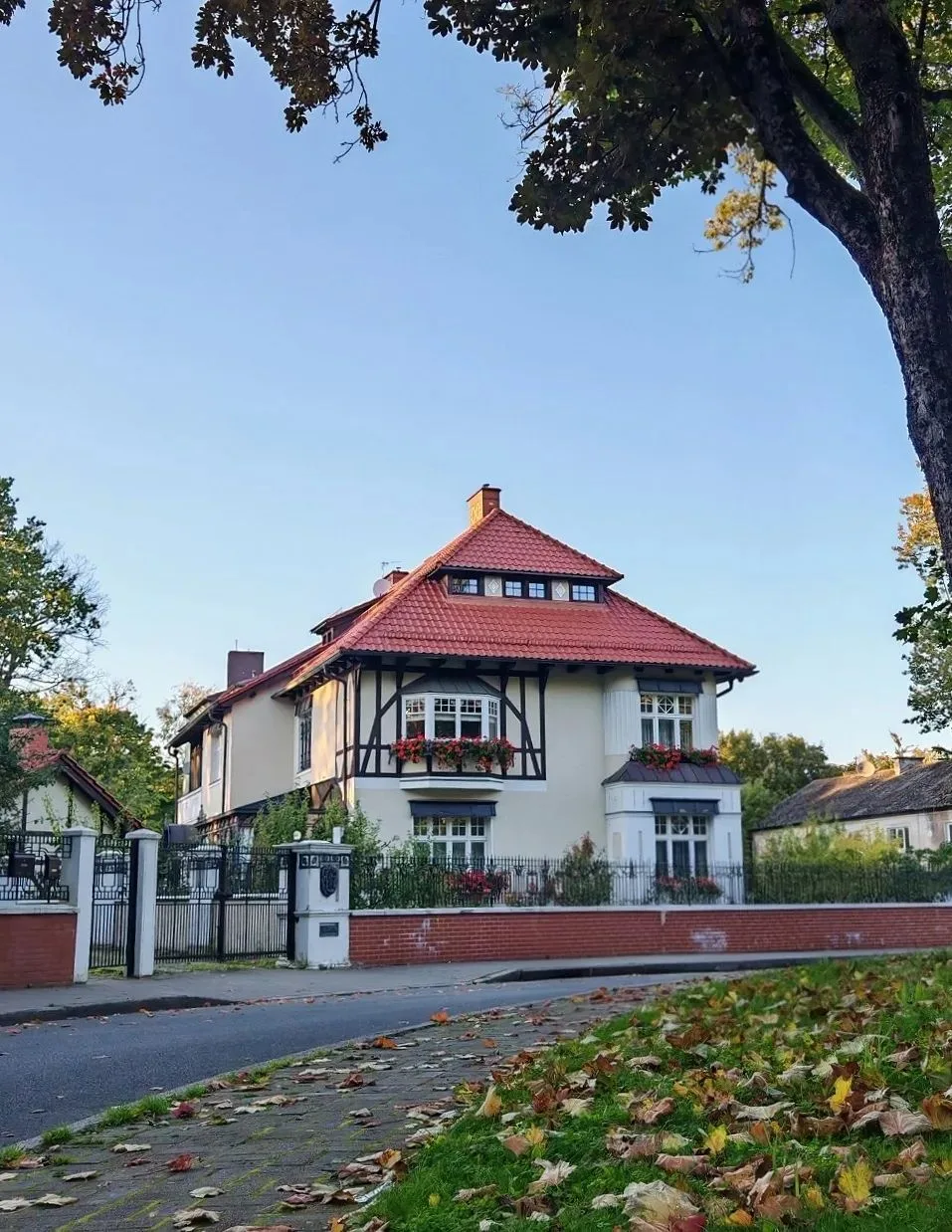 По осенним улочкам Амалиенау 🍂🍂🍂