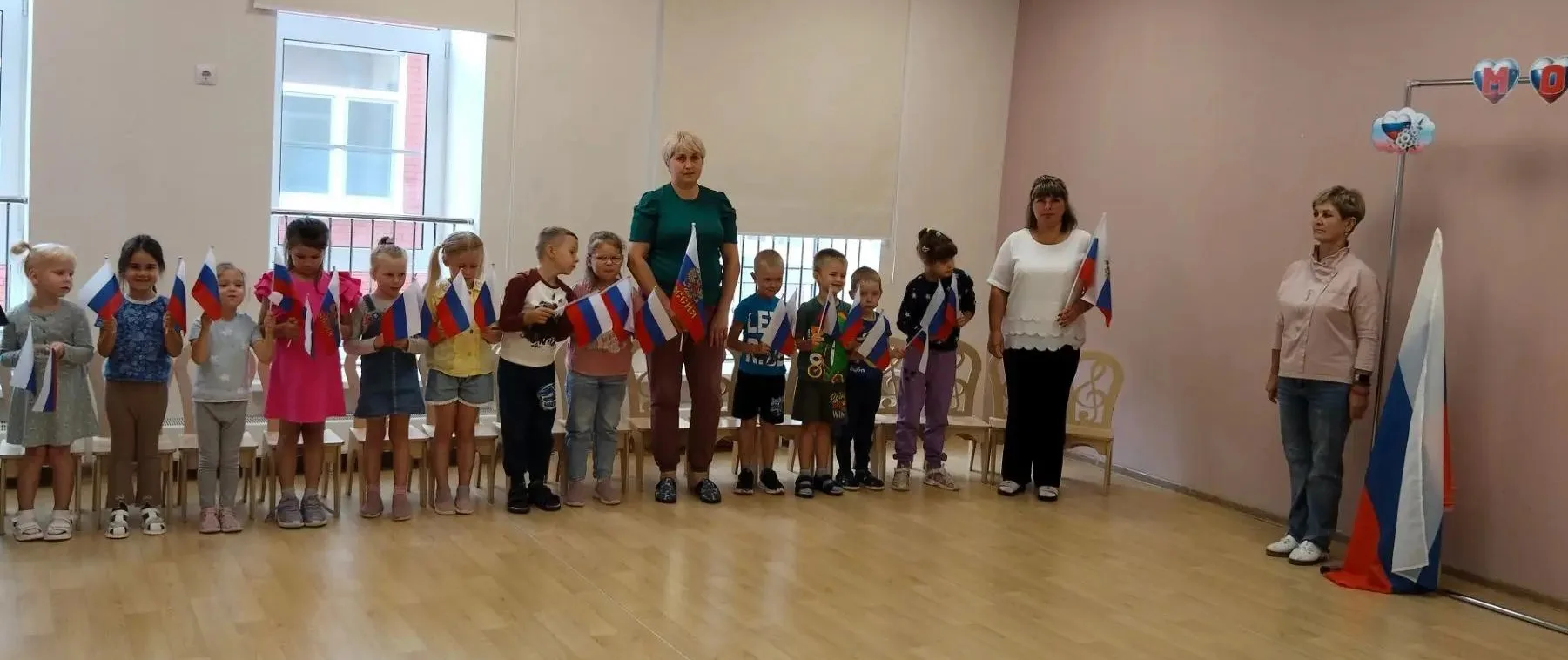 Белый – облако большое,