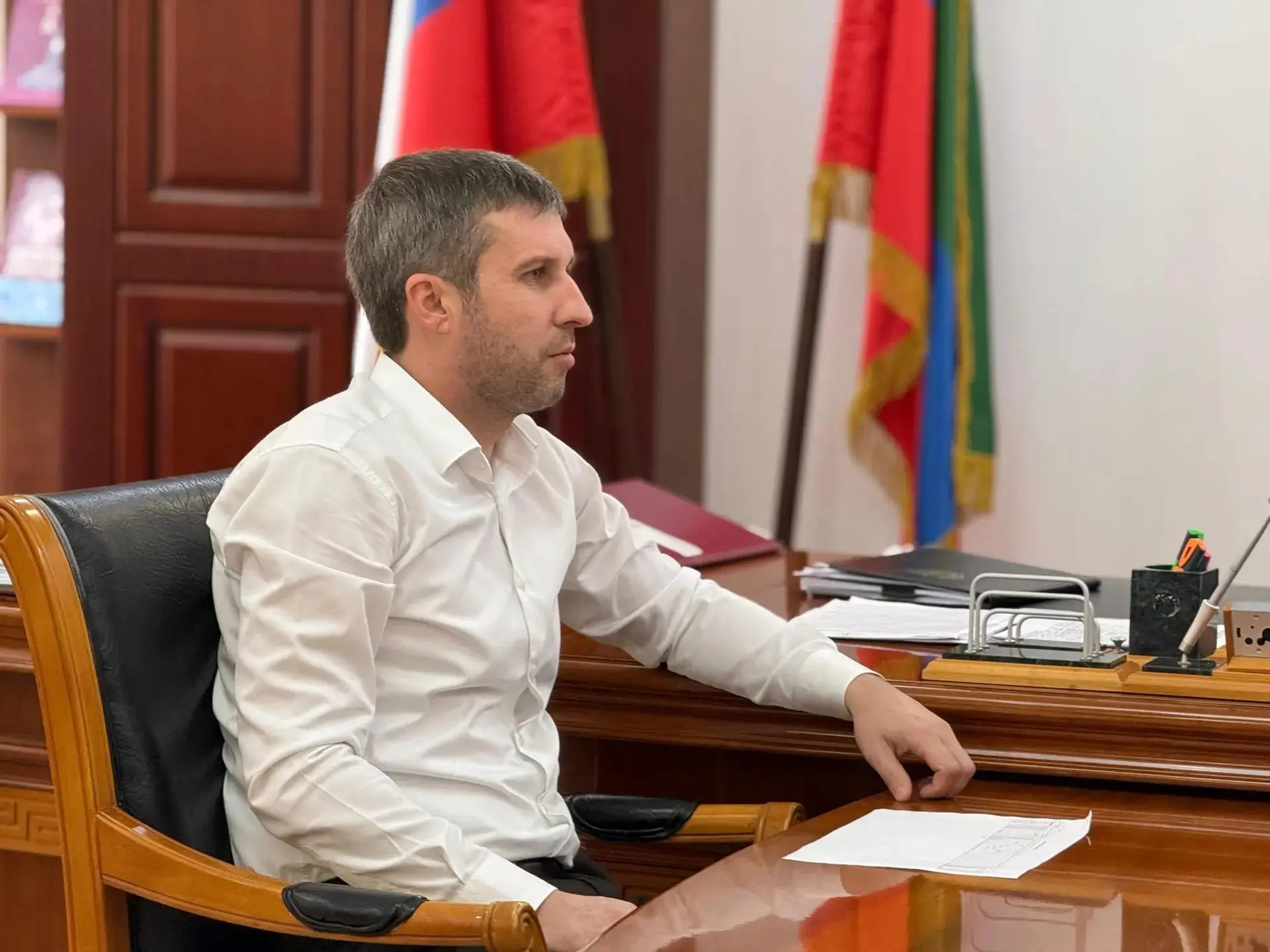 В Тарумовском районе состоялась рабочая встреча главы района Василия Джамалова с кандид...