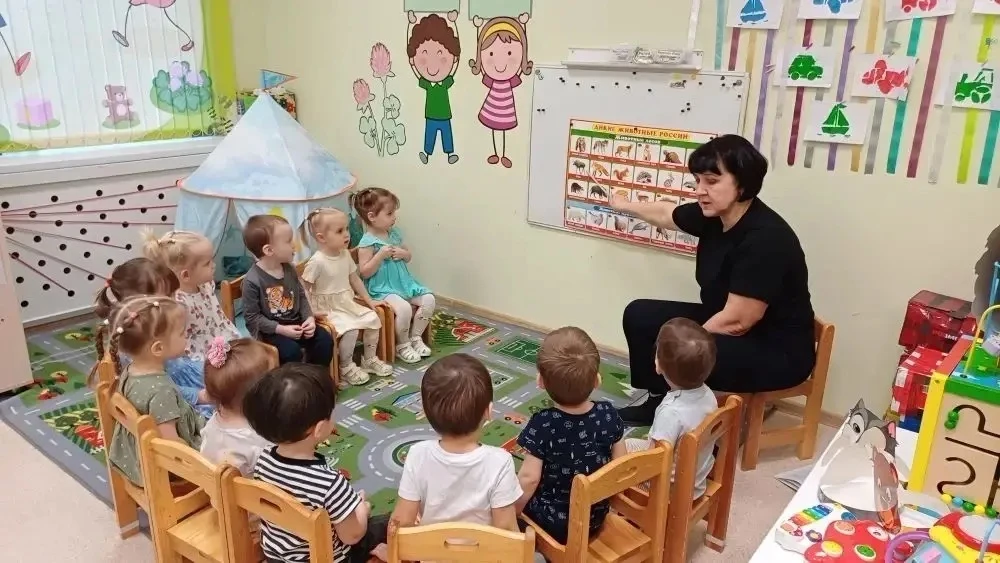 🍀 В ясельной группе «Клевер» прошла «ЭКОнеделя»! 🍀  Вместе с воспитателем и, конечно, при активной п