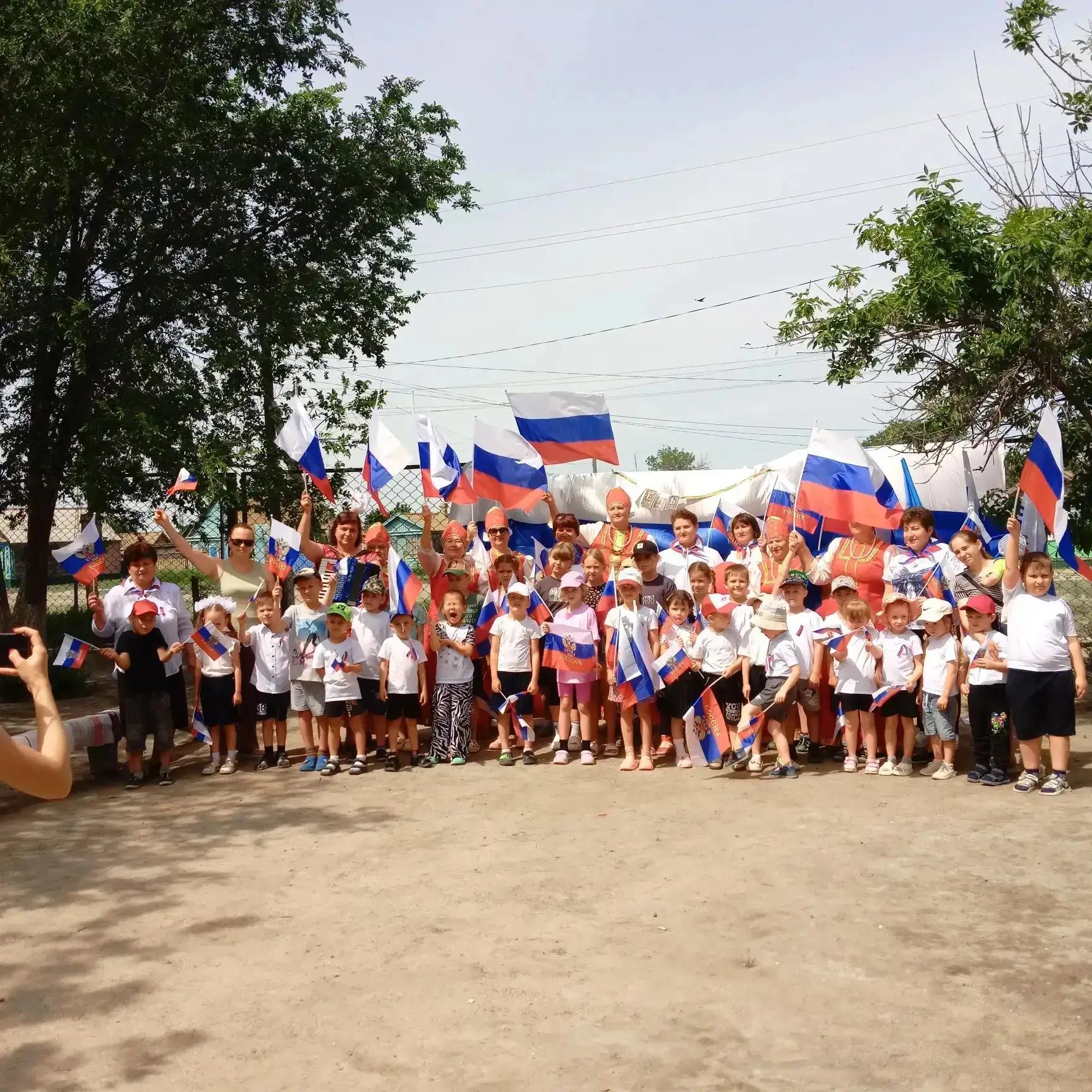 День России отметили в Тишково. 

Кстати, 4 июля там  пройдет районное мероприятие "Фестиваль рыбных