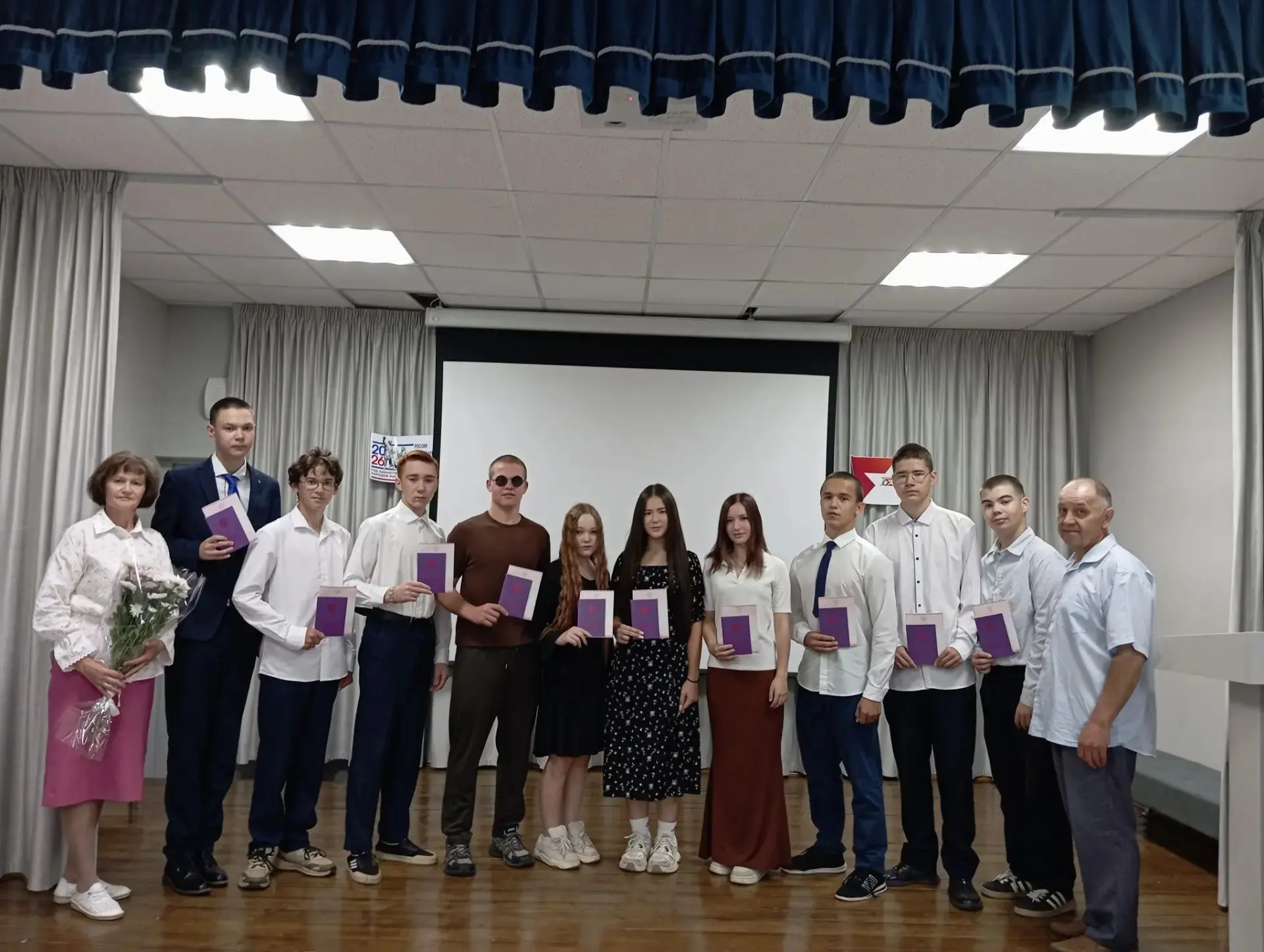 Кадерле 9нчы сыйныф укучылары! Сезне аттестат алу көнегез белән котлыйбыз! Алда сезне яңа кызыклы һә