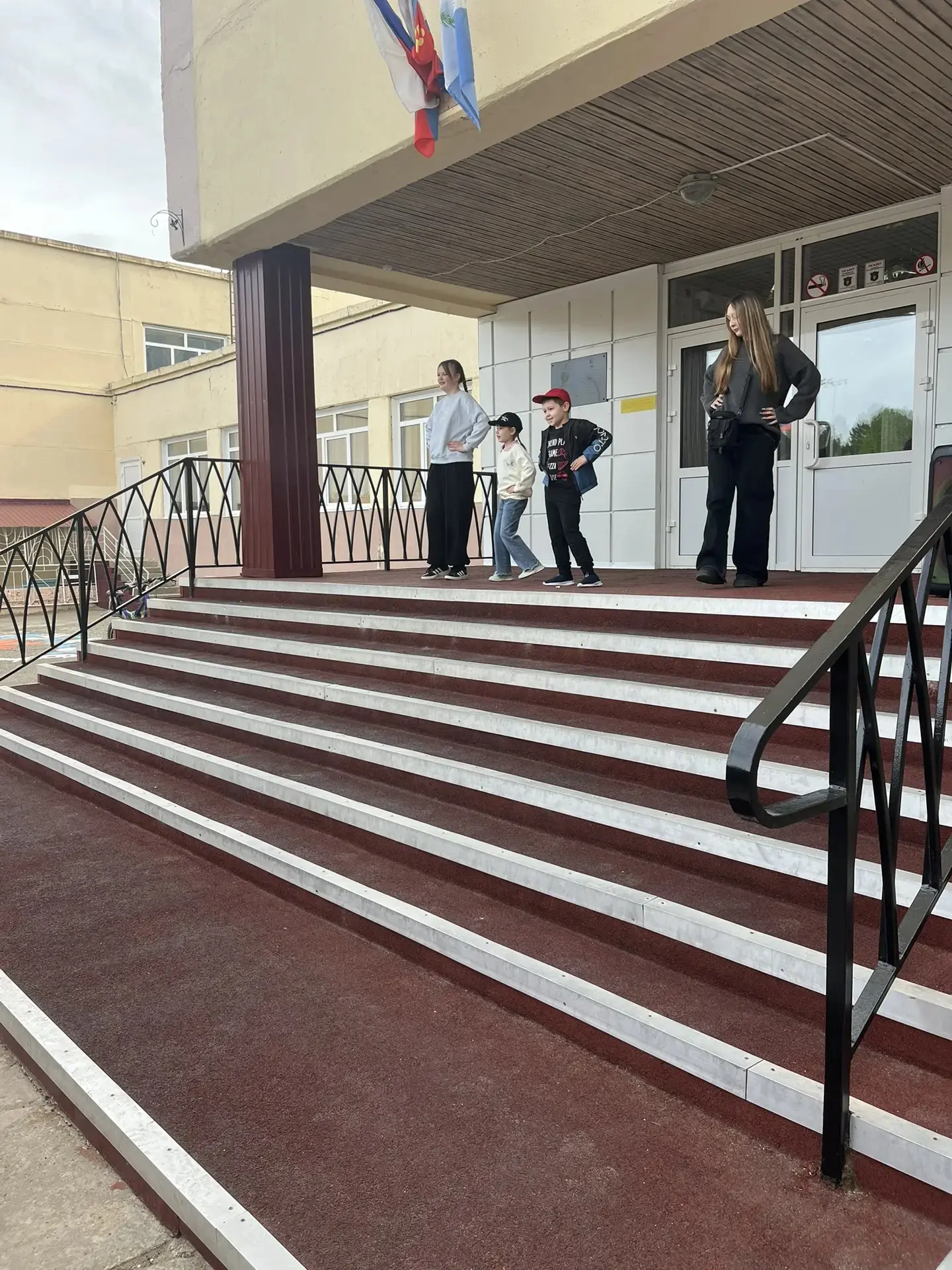 День в «Сибирячке» начинается с бодрой зарядки! 💪☀️
