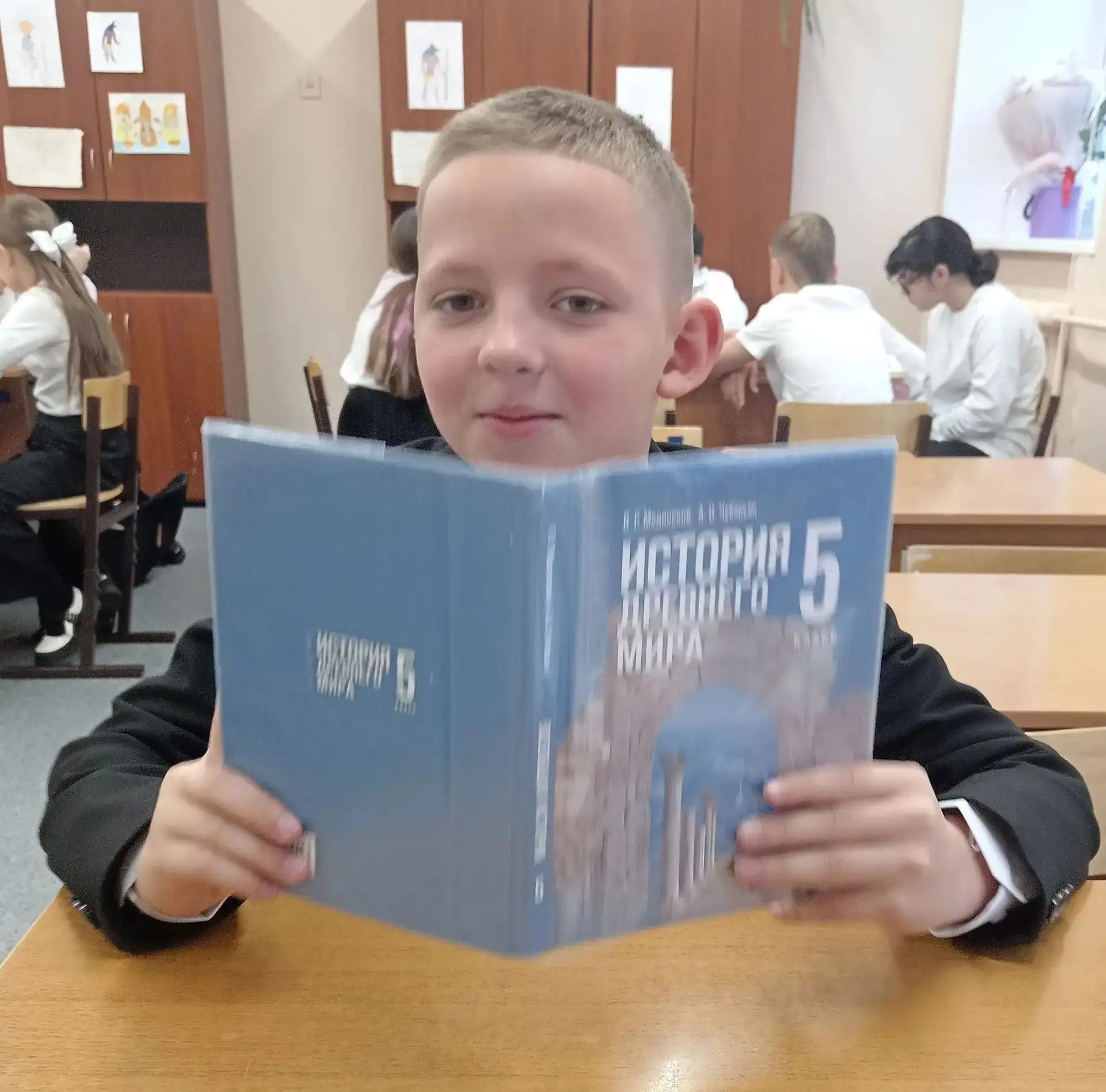 🏺 Фараоны, иероглифы и настоящие свитки! Как 5-е классы превратили урок истории в прик...