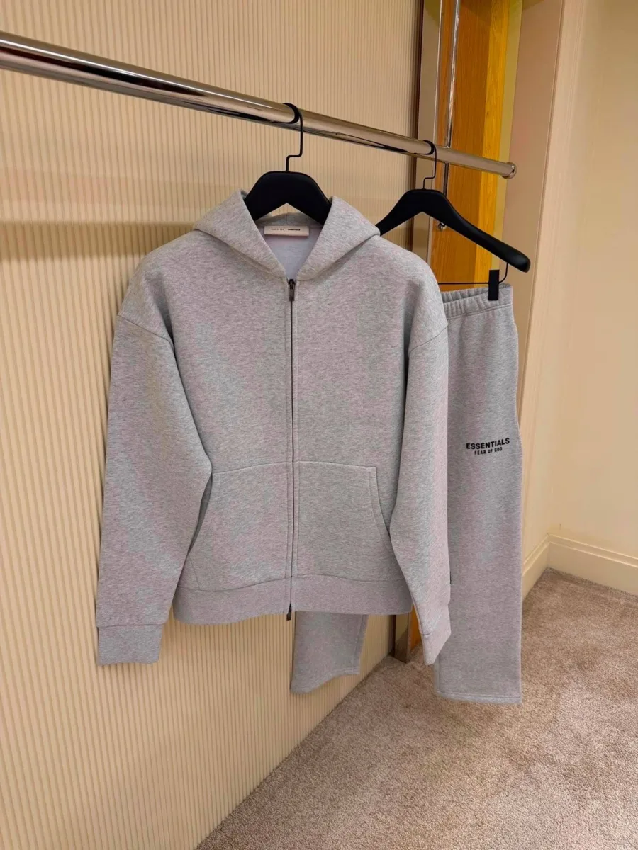 Получили костюмы. Размеры S / M / L / XL / XXL в наличии у нас на Лубянке, так же досту...