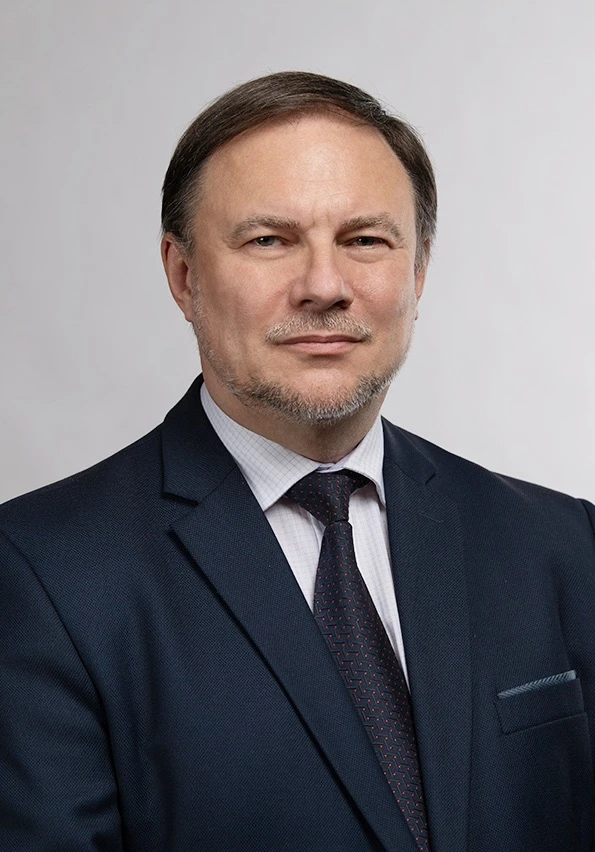 Сегодня поздравления с днём рождения принимает кандидат социологических наук, замминистра науки и вы