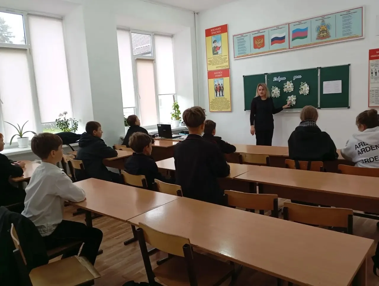 28 сентября в школе состоялась традиционная торжественная линейка, на которой прошла це...