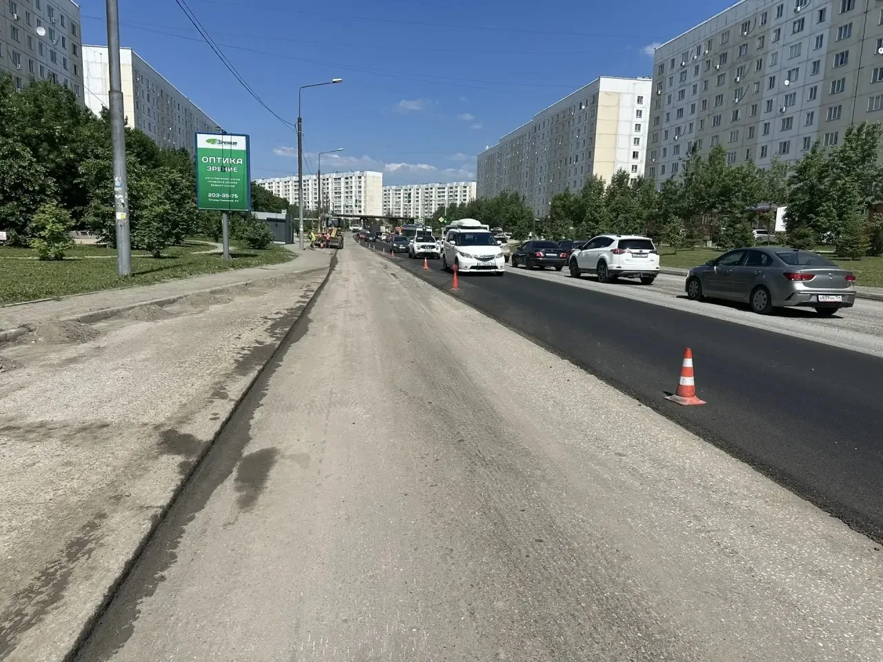 Приступили к ремонту дорог на Плющихинском жилмассиве. Общая площадь обновления покрыти...