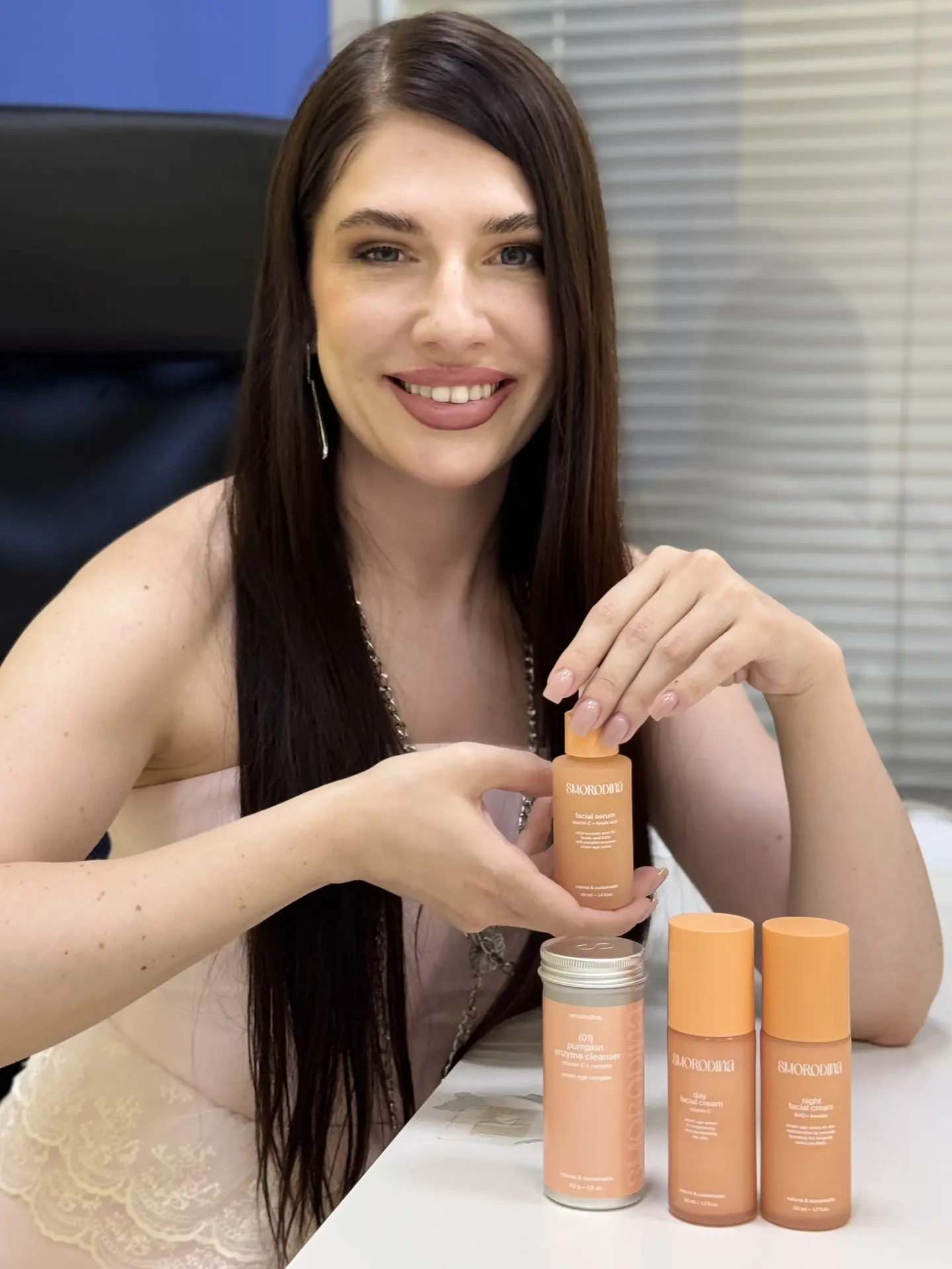 СЫВОРОТКА, КОТОРАЯ БЕРЁТСЯ СРАЗУ ЗА ПИГМЕНТАЦИЮ, МОРЩИНЫ И ТУСКЛЫЙ ТОН 🍊✨