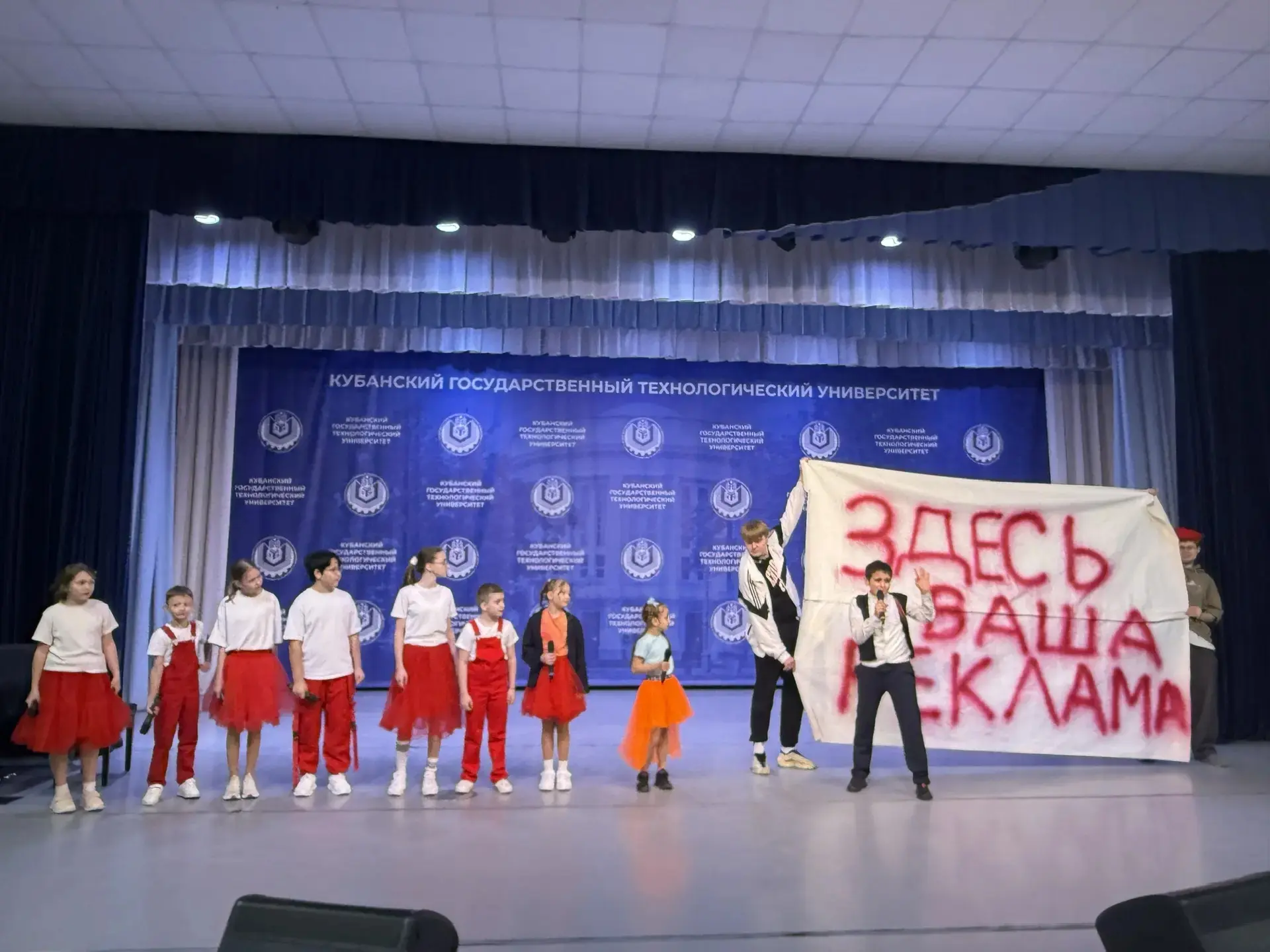 Дорогие друзья!  С радостью делимся отличными новостями от команды КВН «Родительский Контроль»! 🤩🎉  