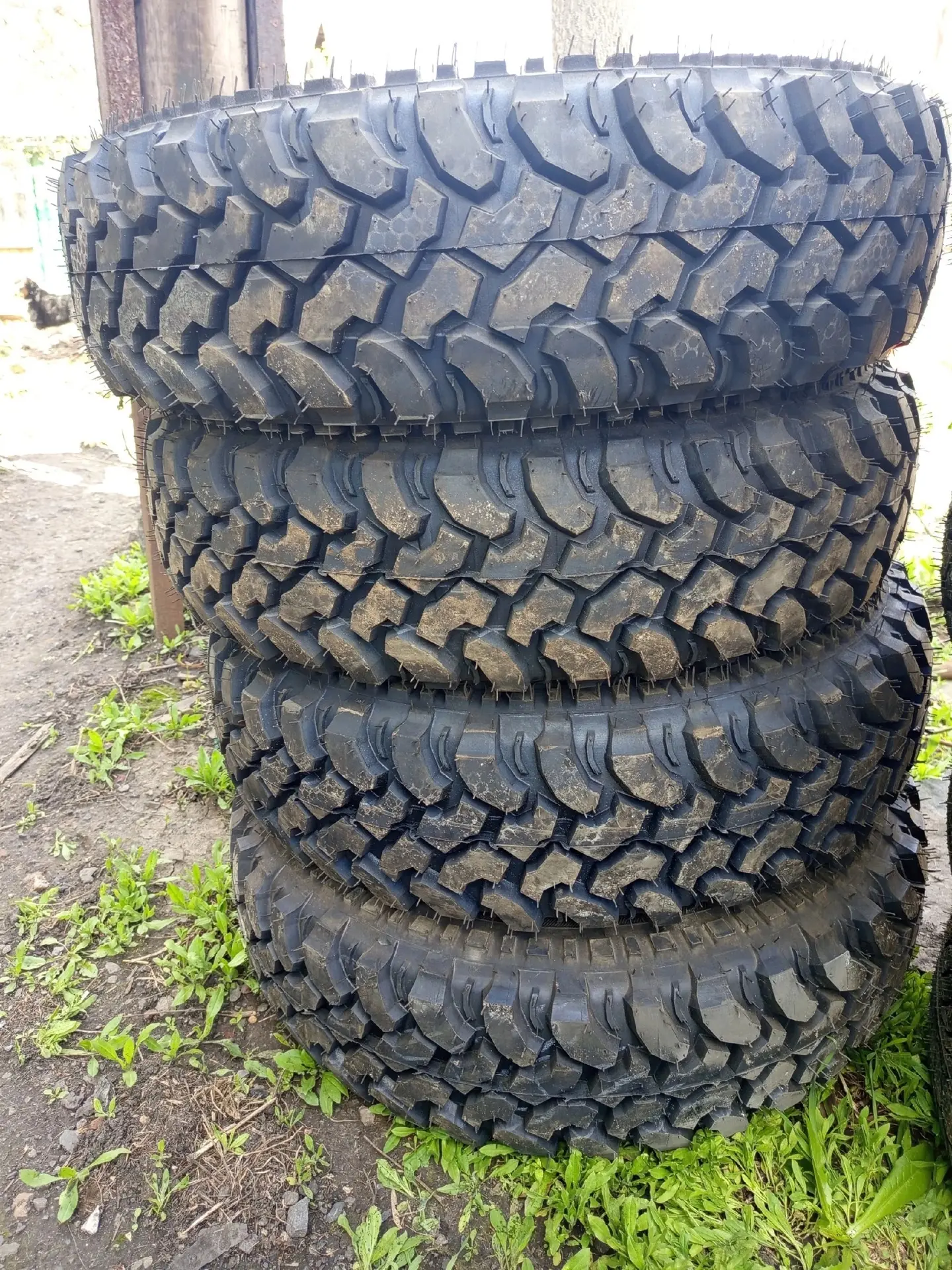 Продам грязевую резину NORTEC R16 225/75 цена 20000 рублей звонить по телефону +79493507478 Снежное