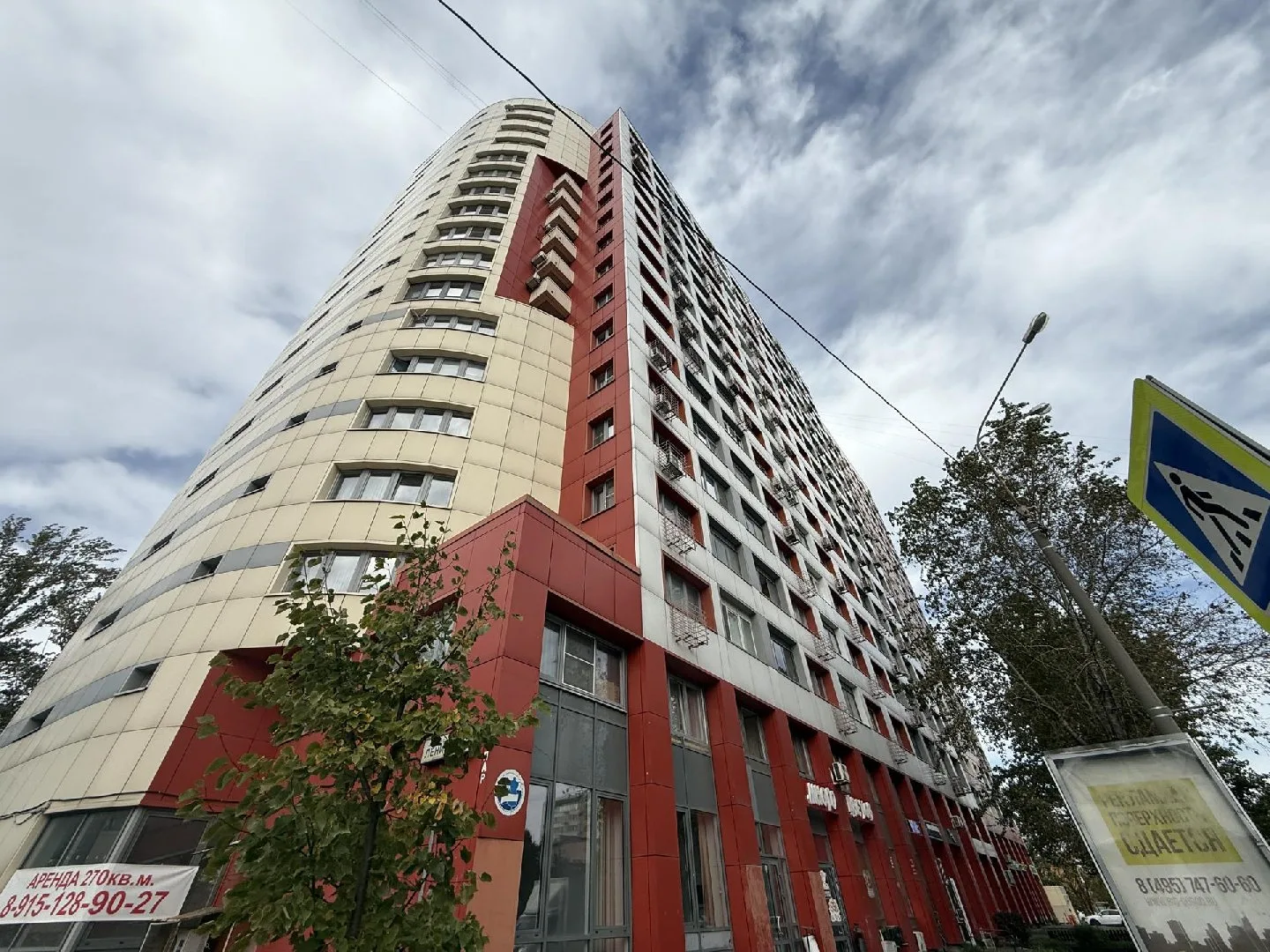 В Дзержинском восстановили фасад дома, пострадавшего после июньской атаки БПЛА