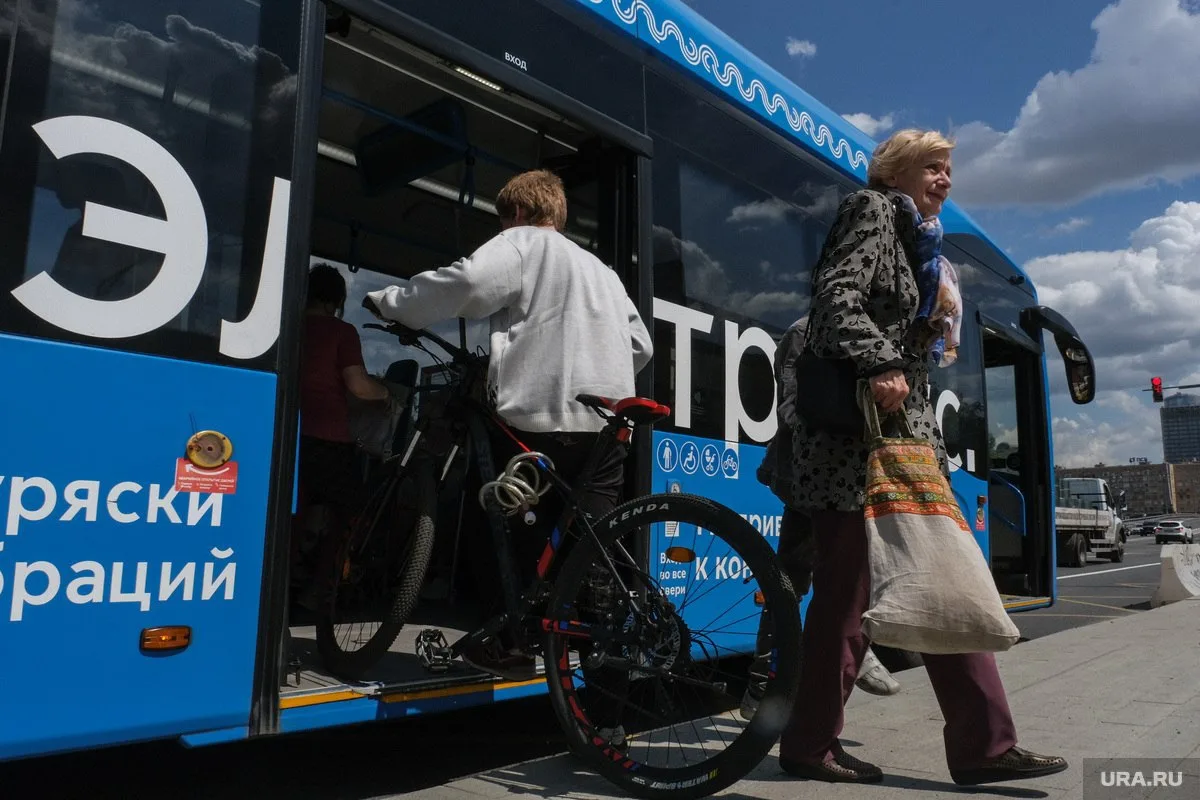 🚍Водителям автобусов разрешили выгонять пассажиров с велосипедами и самокатами в Надыме

Правила пе