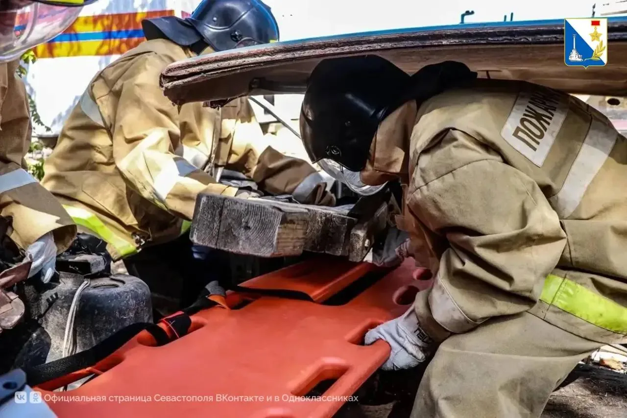 🚑 Спасатели учились деблокировать пострадавшего в ДТП