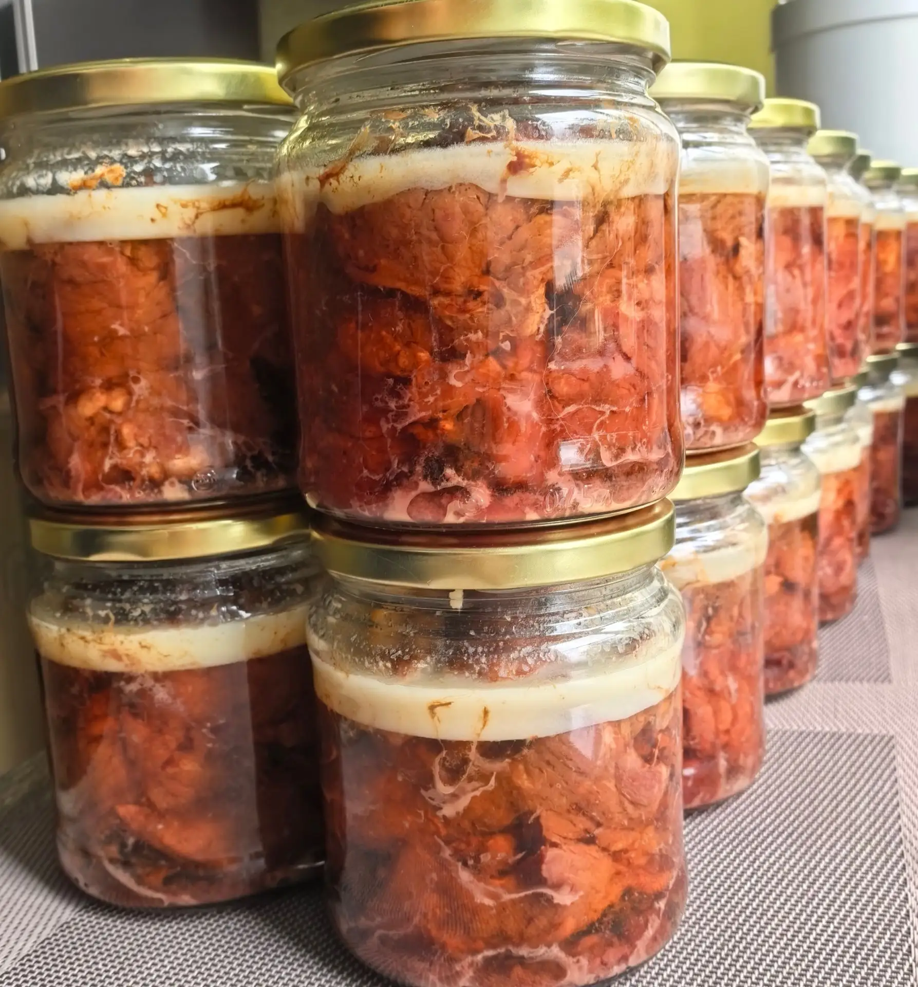 Настоящая, домашняя, говяжья тушёнка, много мяса, насыщенный вкус!