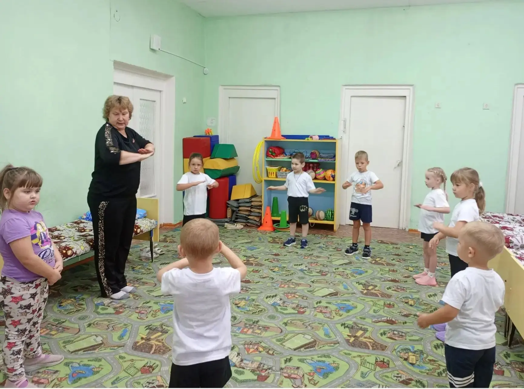 Физкультура в детском саду одно из основных направлений детского развития.