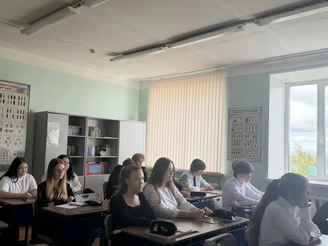 Сегодня мы почтили память героев и отдали дань уважения подвигу нашего народа: в школе ...